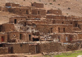 Maisons en montagne au pied du Haut-Atlas